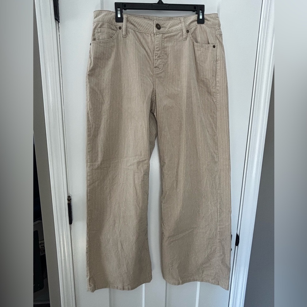 CAbi Asher Corduroy Pants Wide Leg Light Beige 4830L size 8 Casual Minimalist